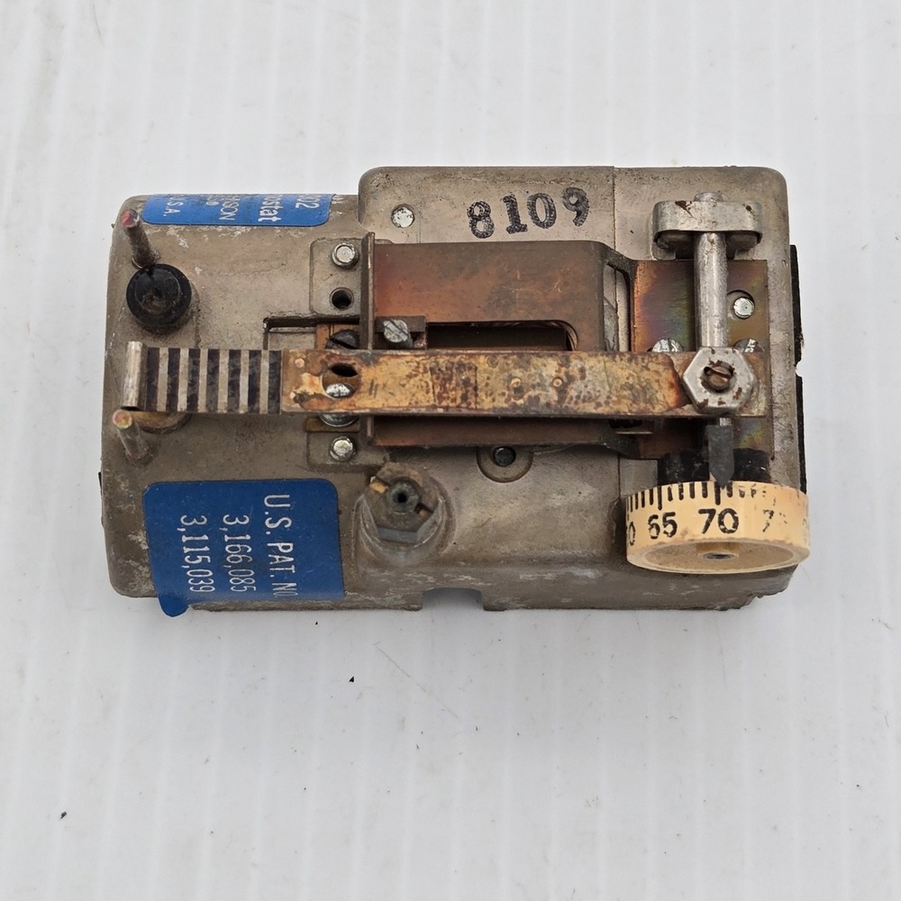 Johnson‎ Controls T-4002-202 Pneumatic Thermostat Dual Temp RA/DA